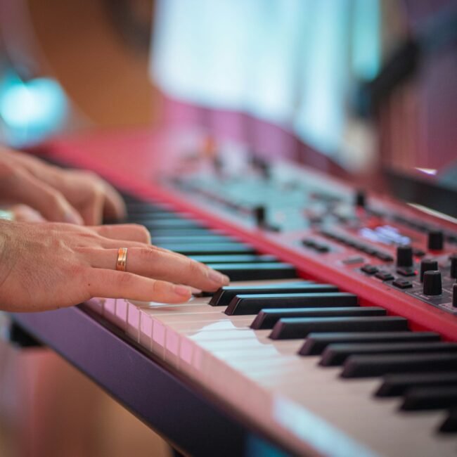 10 easy piano songs title image