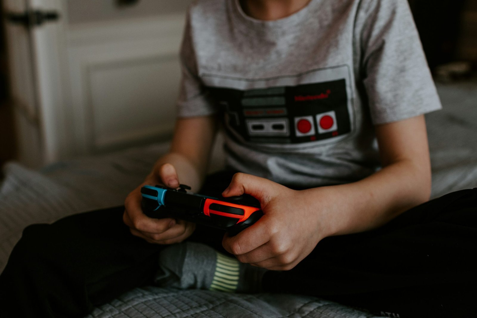 Read more about the article Video Game Addiction: How to Spot the Signs and Break the Cycle