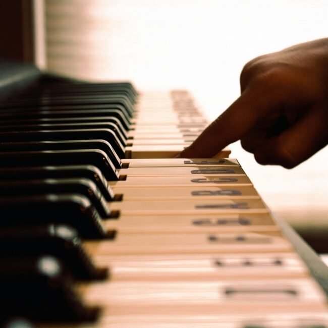 Learning Piano as a late beginner